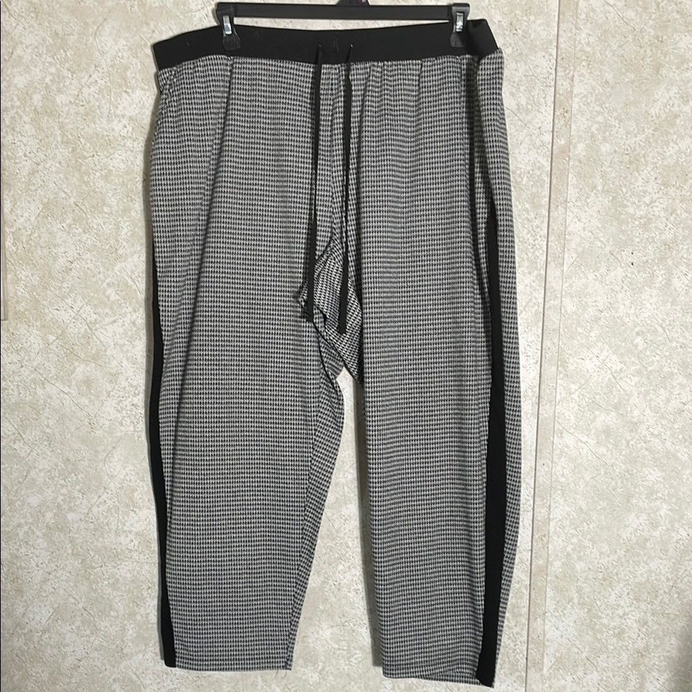 LILI Sport Black & White Houndstooth Straight Leg Elastic Waistband Pants
